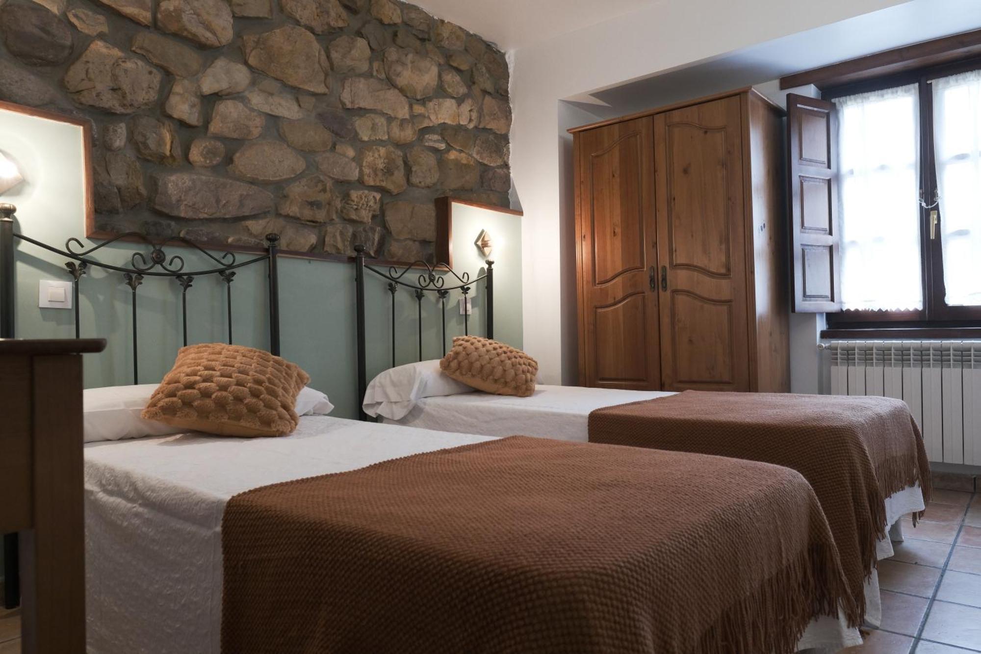 Posada La Estela De Barros Corrales De Buelna Bagian luar foto