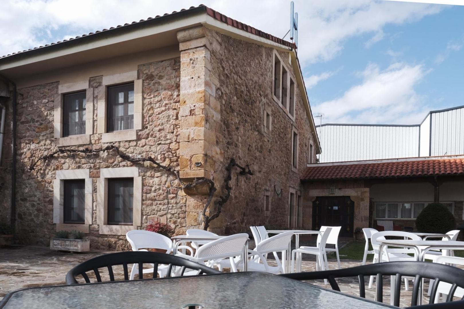 Posada La Estela De Barros Corrales De Buelna Bagian luar foto