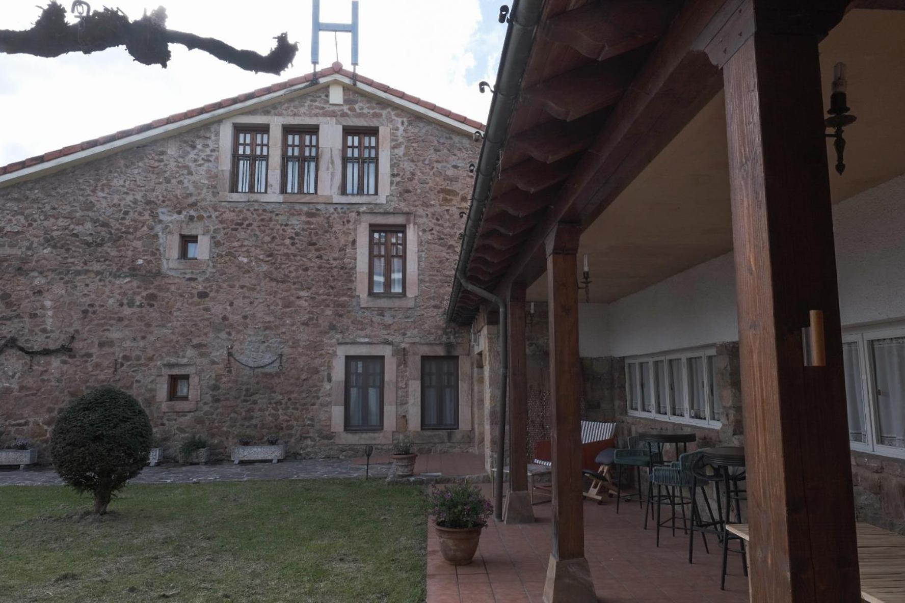 Posada La Estela De Barros Corrales De Buelna Bagian luar foto