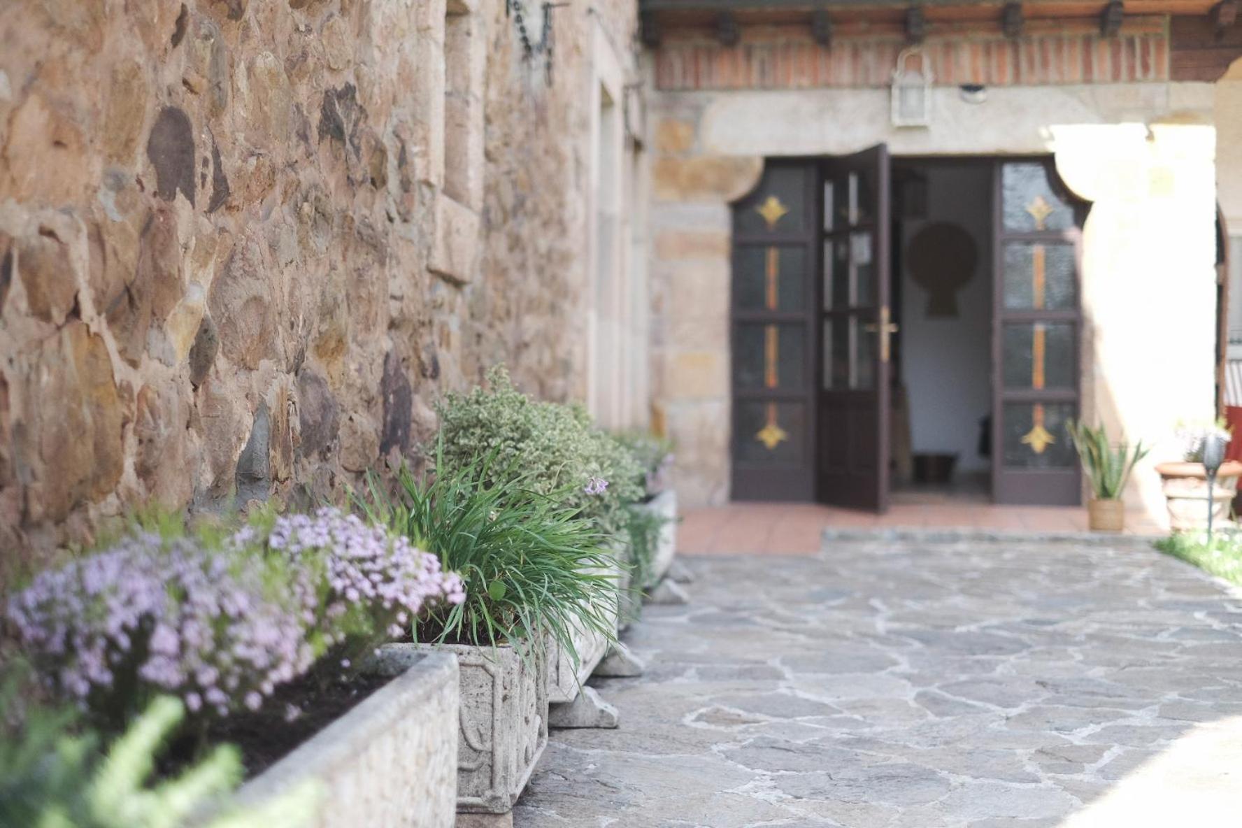 Posada La Estela De Barros Corrales De Buelna Bagian luar foto