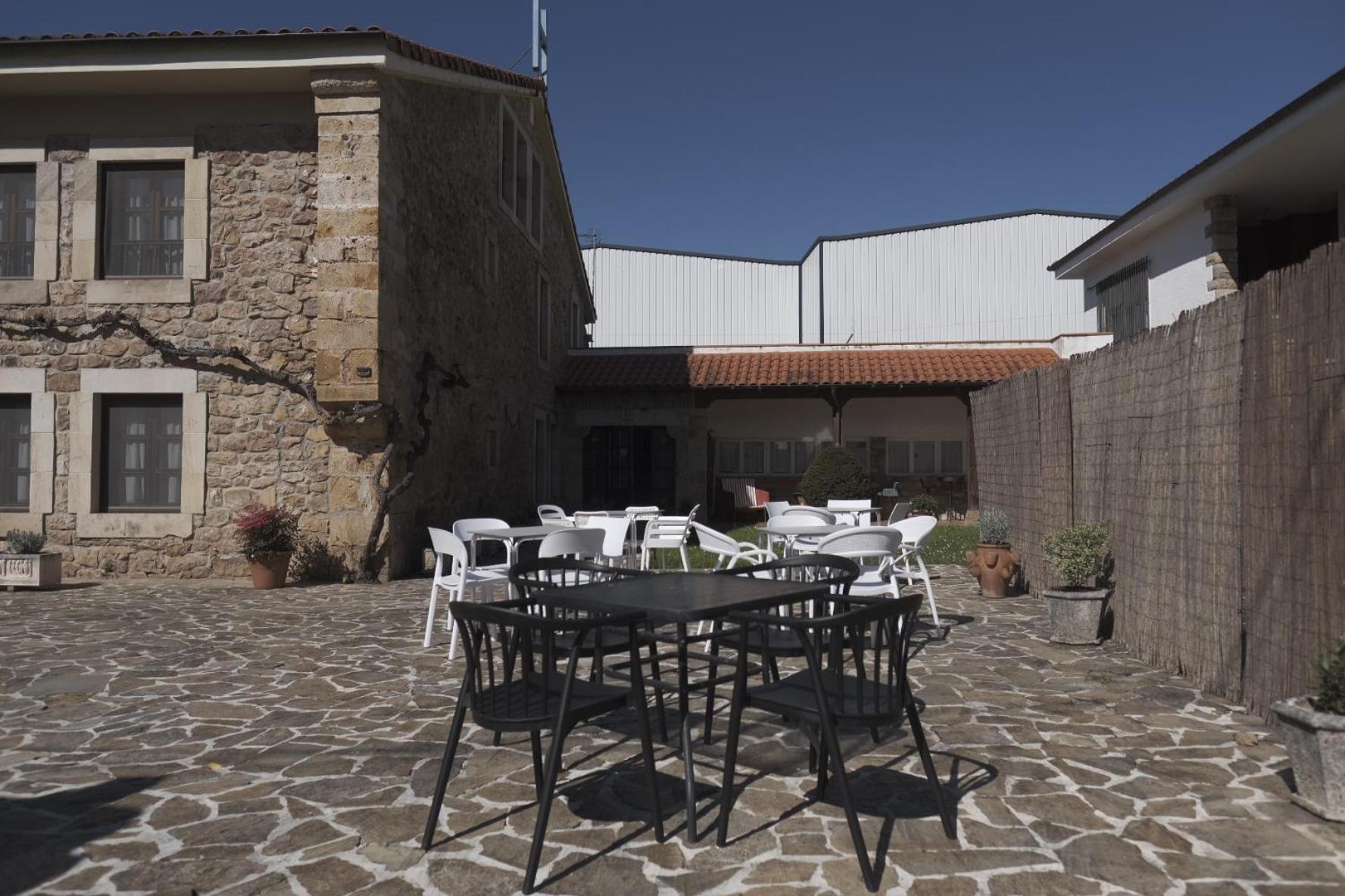 Posada La Estela De Barros Corrales De Buelna Bagian luar foto